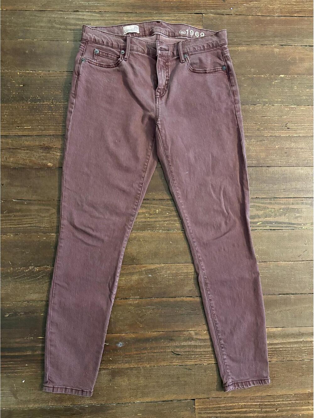 327. GAP Women's Skinny Jeans
